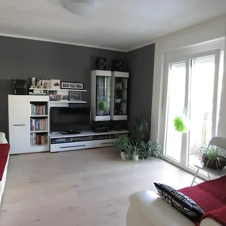 Moderan Dvosoban Stan U Centru Buzeta
